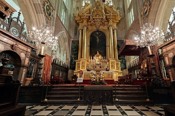 Wawel Castle and Cathedral with St Mary Basilica tour - Authentic Experiences and Genuine Insights