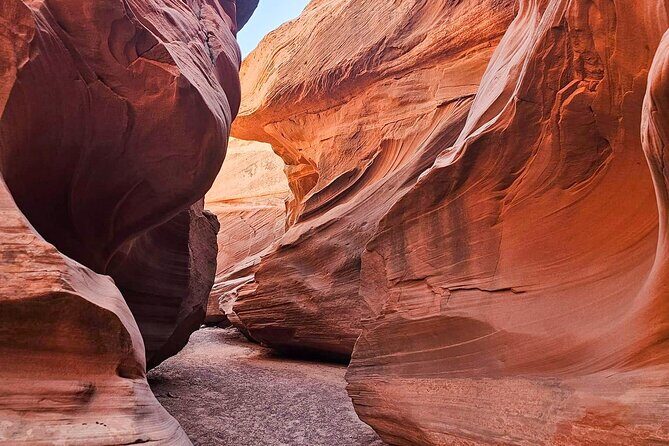WCE Canyon O Guided Slot Canyon Tour - In-Depth Look at the Waterhole Canyon O Guided Tour
