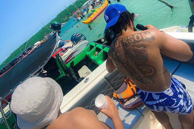 Weekend party on Isla Cholón - Key Points