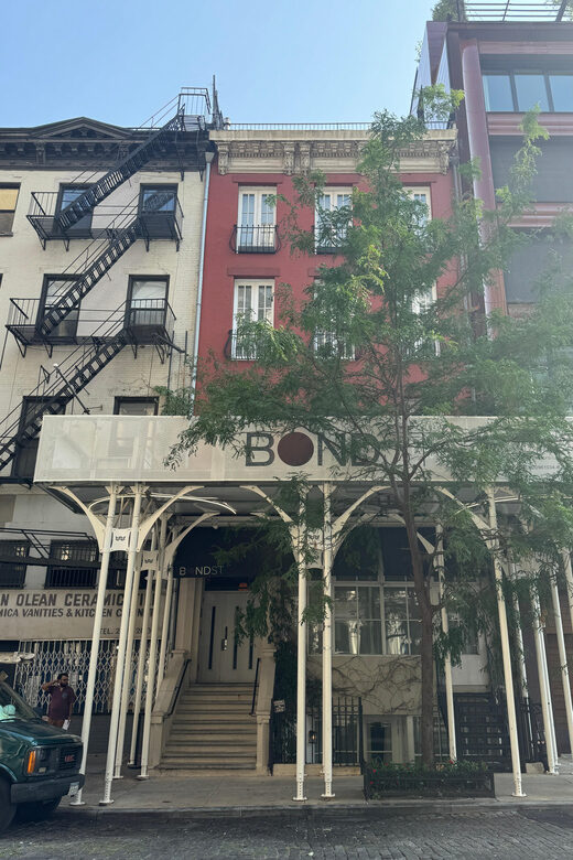 Welcome to New York: A Tour of Taylor Swift Hotspots - The Tour: A Deep Dive into NYC and Taylor Swift’s World