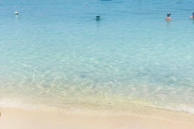 West Bay Beach Break / Monkey and Sloth Sanctuary - A Detailed Look at the West Bay Beach Break / Monkey & Sloth Sanctuary Tour