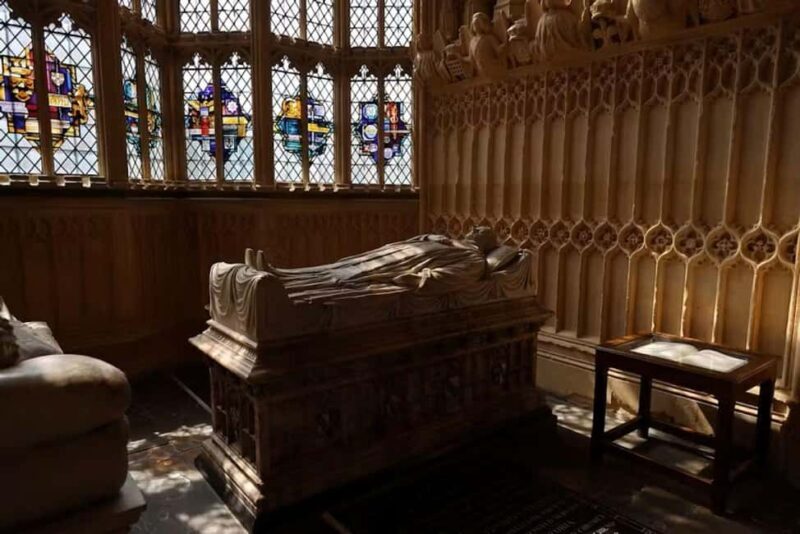 Westminster Abbey private guided tour with expert guide - Who Should Consider This Tour?