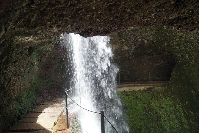 Wet your hair in the amazing Moinhos/Nova Levada - Wet your hair in the amazing Moinhos/Nova Levada — a detailed review