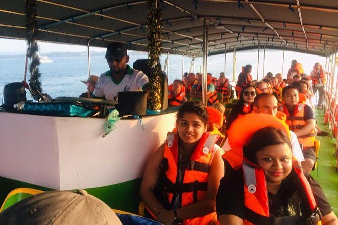 Whales and Dolphins Watching-Luxury Super Grade Cruiser(Hotel Pick up offered) - Group Size and Social Atmosphere