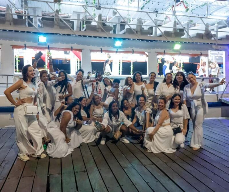 White Night Boat Party: Dinner Buffet, Dancing and Open Bar - Who Will Love This Tour?