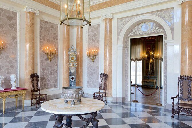 Wilanów Royal Palace + Polish Vodka Museum: SMALL GROUP /inc. Pick-up/ - A Closer Look at the Experience
