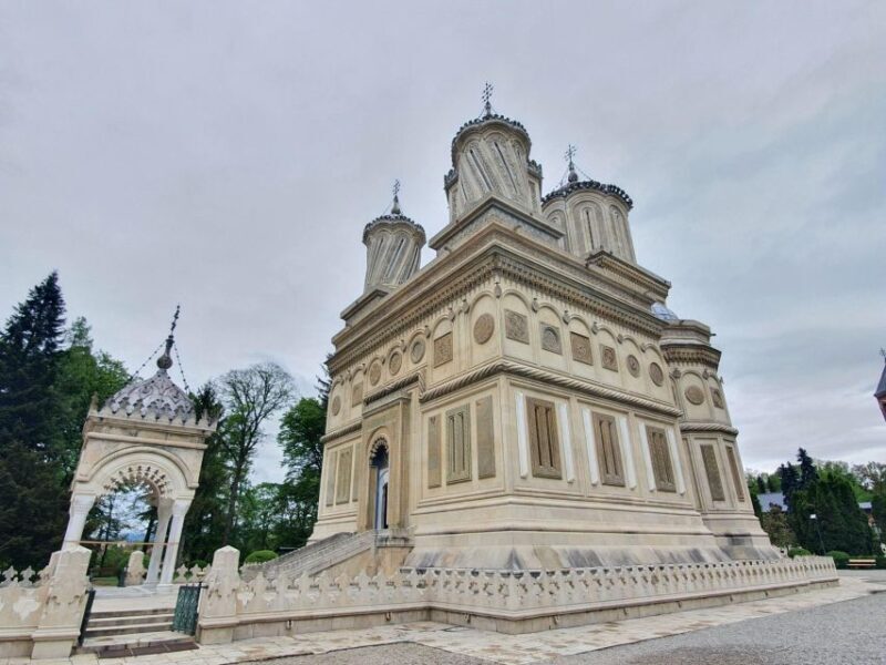 Wild Bears and Dracula Private Day Tour - Exploring Romania’s Top Attractions in One Day