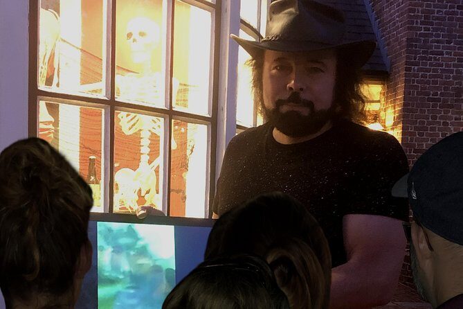 Williamsburg East Ghost Tour - Williamsburg East Ghost Tour: A Spooky, Photo-Filled Adventure with History and Hauntings