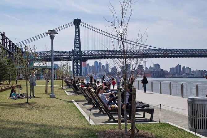 Williamsburg Food Tasting & Walking Tour - Exploring Williamsburg: A Neighborhood of Contrasts and Creativity