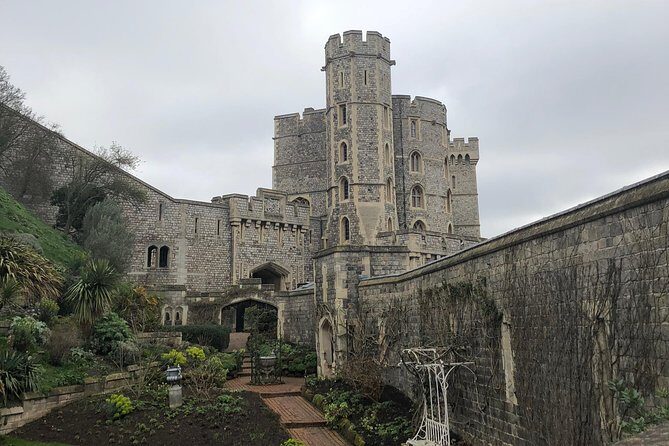 Windsor Castle and Eton College Private Car with Driver Guide - Key Points