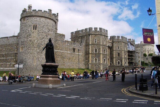Windsor Castle Hampton Court Palace Private Tour with Admission - Exploring Windsor Castle
