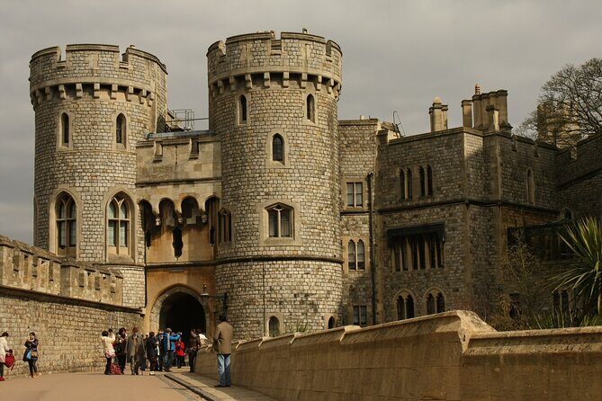 Windsor Castle Hampton Court Palace Private Tour with Admission - A Walk Through a Royal Story