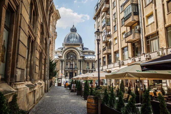 Wine tasting in Bucharest Old town - bonus cheese platter - A Taste of Bucharest: Wine Tasting and Old Town Stroll