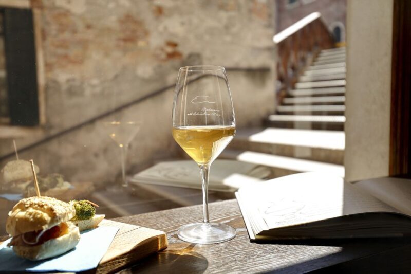 Wine Tasting in Venice - Knowledgeable Guides and Their Impact