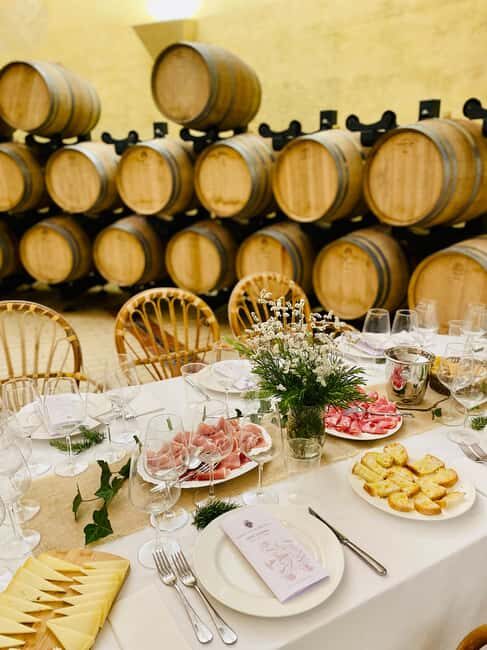 Winery tour and Tuscan wine tasting with culinary specialties - Exploring the Full Experience: What to Expect