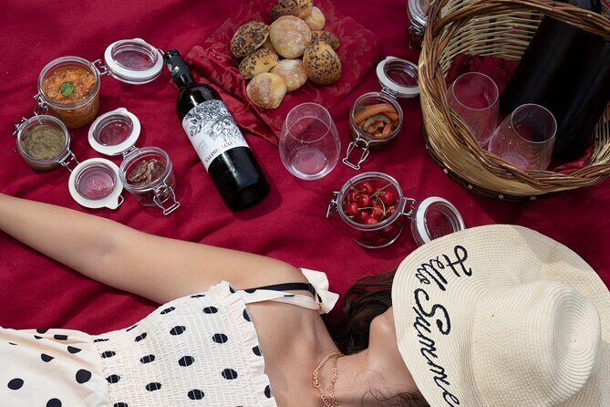 Winery Tour & picnic in the vineyard with a bottle of wine - Practical Details and Value