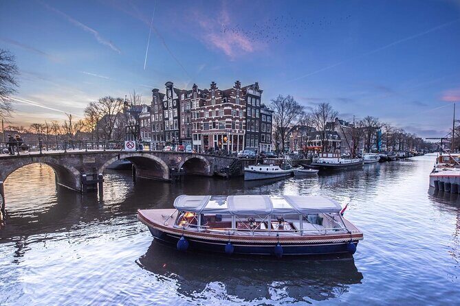 Winter Canal Cruise in Amsterdam - An In-Depth Look at the Winter Canal Cruise Experience