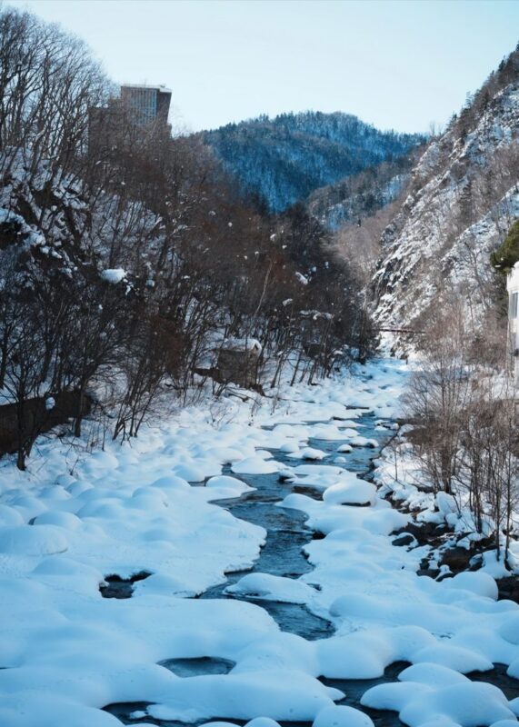 Winter Limited, departure from Sapporo: Jozankei snow scenery tour x Lake Shikotsu Ice Falls Festival night view | Hot spring/rafting/hiking optional & lakeside snow ring play one-day tour - Why pair Jozankei with Lake Shikotsu?