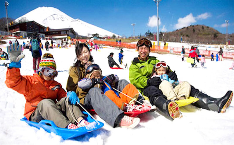 Winter Limited: Mt. Fuji Yeti Skiing or Izu Strawberry Picking Day Trip | Choose between two itineraries | Departure from Tokyo - Two ways to spend a winter day near Mount Fuji