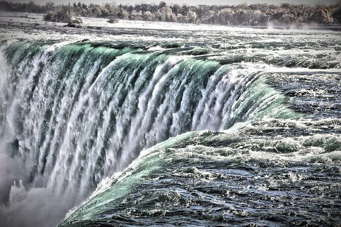 Winter Wonder of Niagara Falls Tour From Toronto - Who Is This Tour Best Suited For?