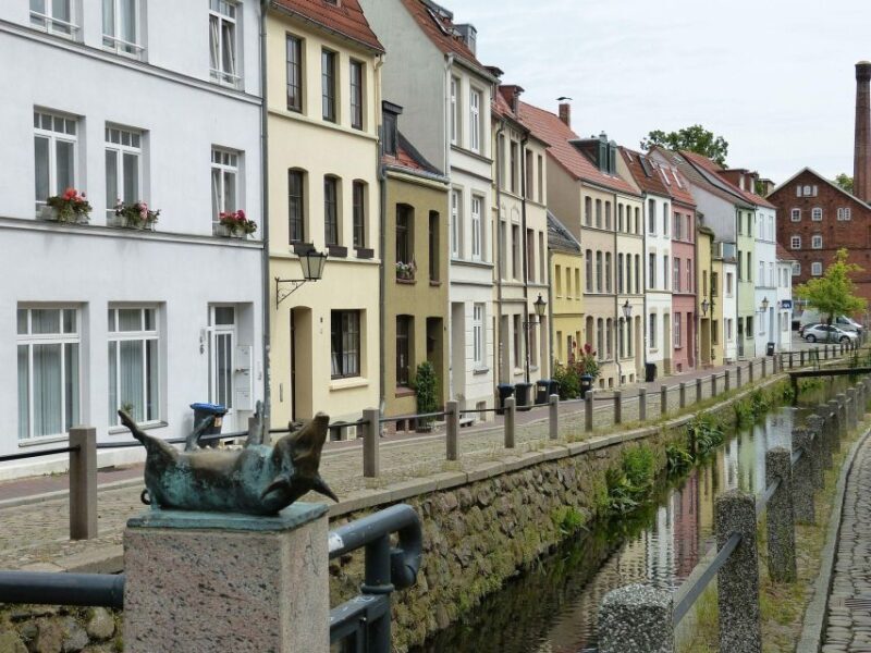Wismar Private Guided Walking Tour - Key Points