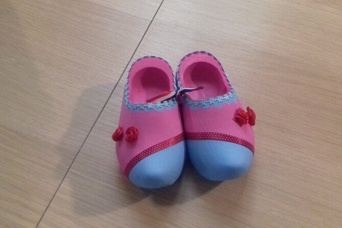 Wooden Shoes Painting Private Workshop in Simonehoeve - Frequently Asked Questions