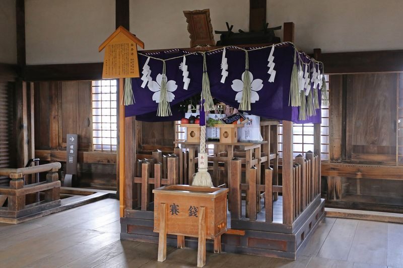 World Heritage Himeji Castle & Akashi Kaikyo Bridge Walking Tour - What the price includes, and what it does not