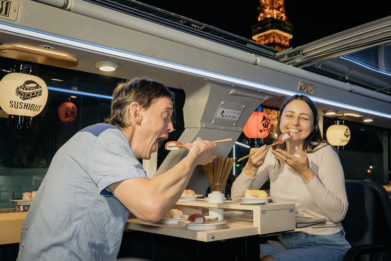 Worlds first! SUSHI BUS TOKYO (All you can eat revolving sushi) - How the sushi meal works