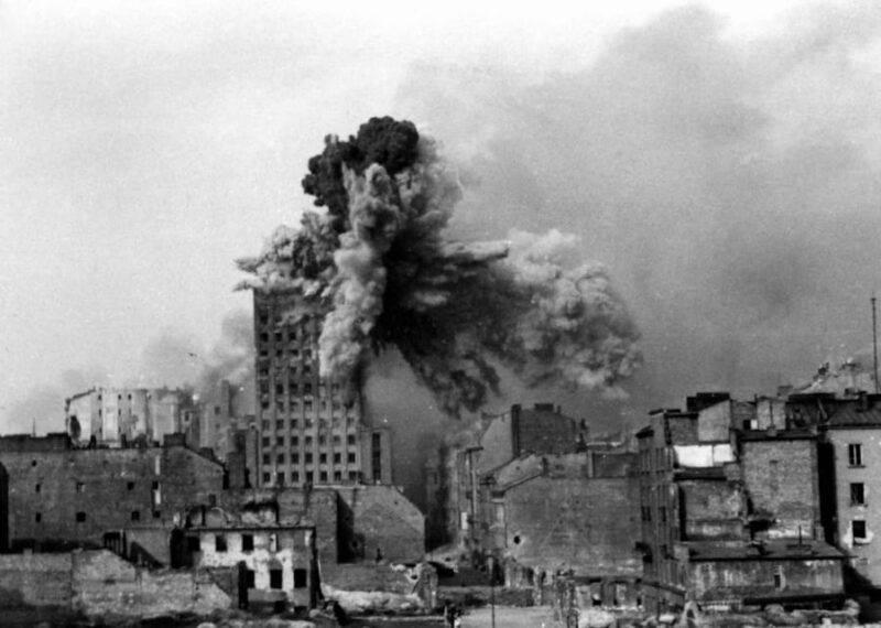World War 2 in Warsaw walking tour in English - Key Points