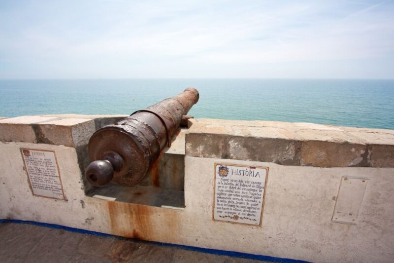 World War II History in Barcelona Old Town Private Tour - Key Points
