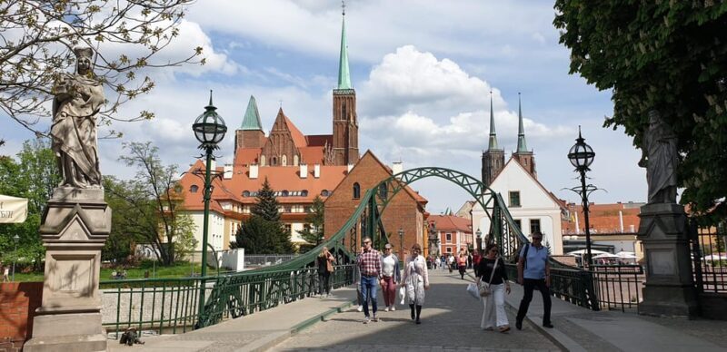 Wrocaw: 2-hour e-bus tour with driver-guide up to 16 people - Exploring Wrocław on a Modern Electric Bus: An In-Depth Review