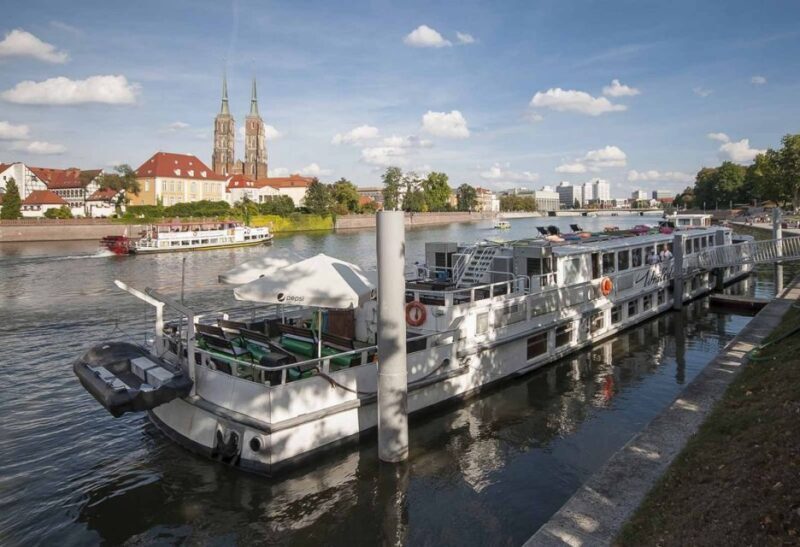 Wrocaw: Long City Walk and Luxury Ship Cruise (for groups) - Who Should Consider This Tour?