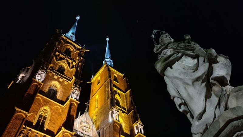 Wrocaw: Old City Night Walk and Gondola Ride - Wroclaw: Old City Night Walk and Gondola Ride