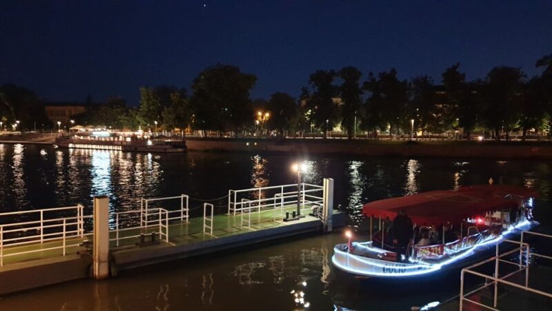 Wrocaw: Old City Night Walk and Gondola Ride - Key Points