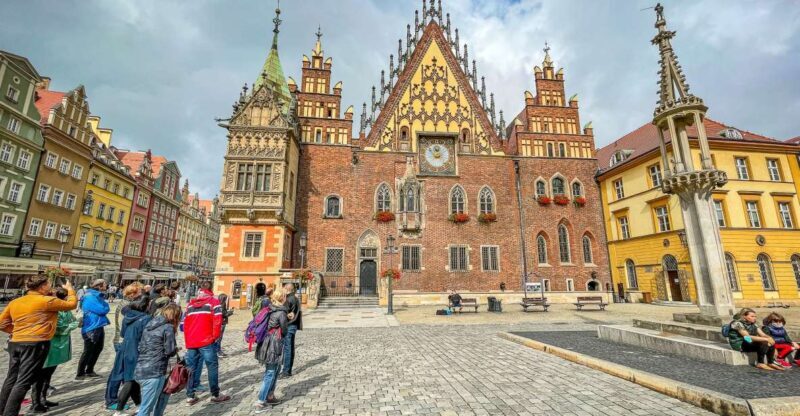 Wrocaw: Old Town and Ostrów Tumski Walking Tour in English - An Honest Look at the Wrocław Old Town & Ostrów Tumski Tour
