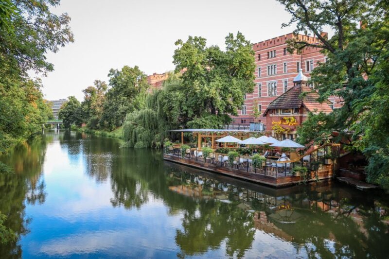 Wrocaw: Old Town and Ostrów Tumski Walking Tour in English - In-Depth Breakdown of the Tour Itinerary