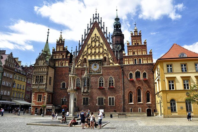 Wroclaw Old Town Highlights Private Walking Tour - Key Points