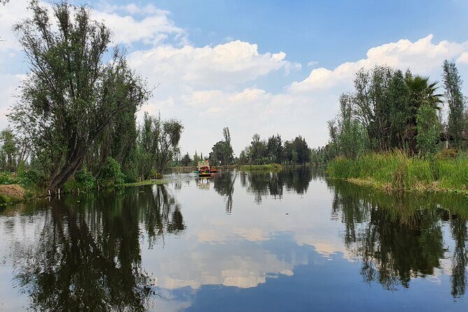 Xochimilco Boat PartyTemptation + 18 with open bar and cleats - FAQ