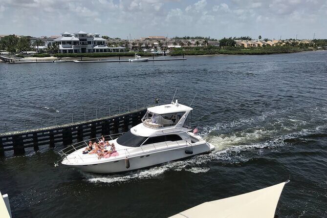 Yacht Charter in Palm Beach with Crew - Key Points
