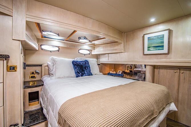 Yacht rental charter in Marina del Rey - 60' CARVER - FAQs