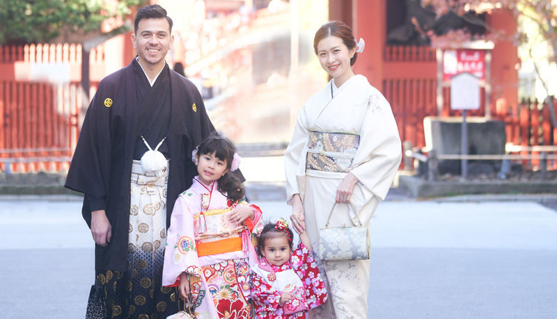 YAE Kimono Rental Asakusa Tokyo - Choosing an outfit at YAE