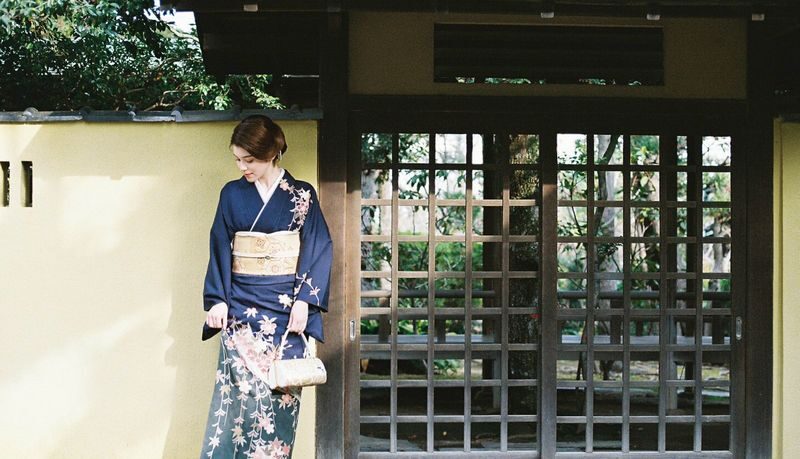YAE Kimono Rental Asakusa Tokyo - Stepping out into Asakusa