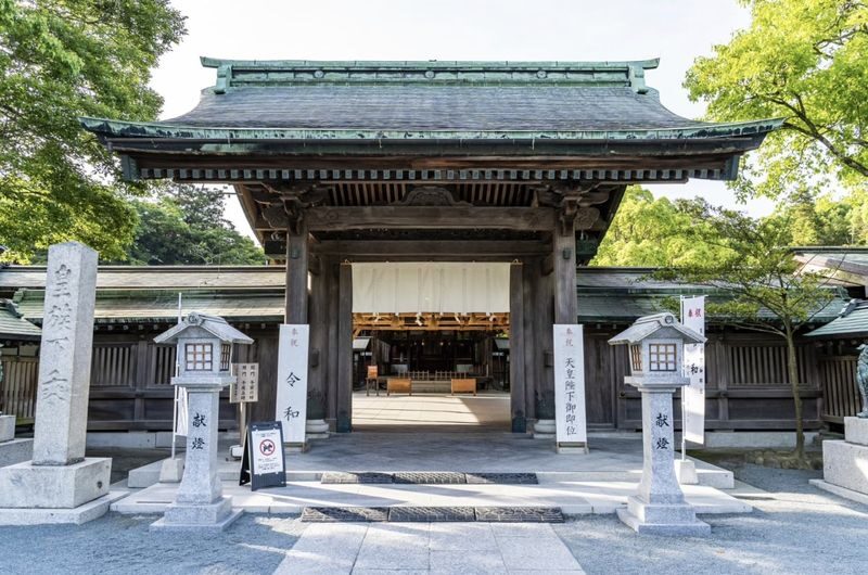 Yamaguchi chartered car day tour (customized itinerary) | Tsunoshima Bridge, Motonosumi Shrine, Senjojiki, Akiyoshidai / Akiyoshido Cave, Beppu Benten Pond, Karato Market, Kanmon Bridge, etc. - What the price covers, and what it does not