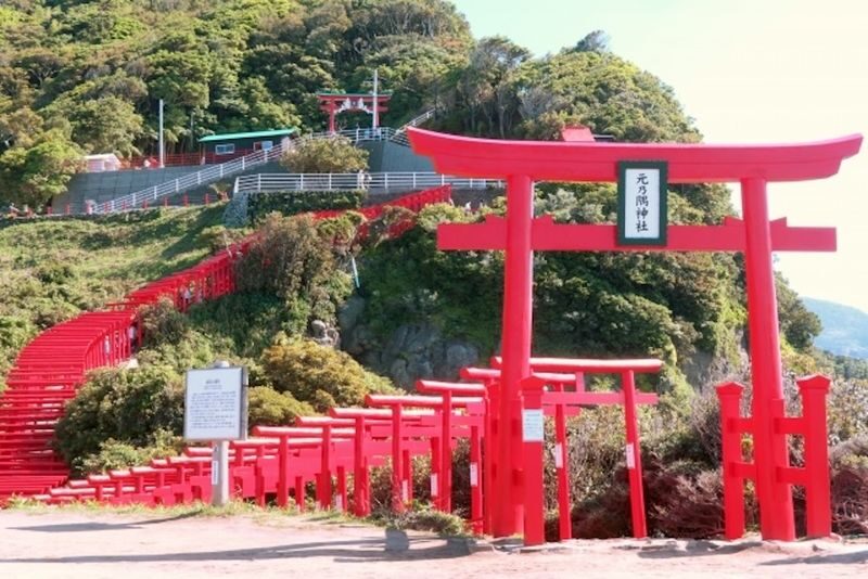 Yamaguchi Nagato One-Day Tour | Motonosumi Shrine, Tsunoshima Bridge, Nagato Yumoto Onsen | Departing from Fukuoka Hakata - Walking the red gates at Motonosumi Shrine