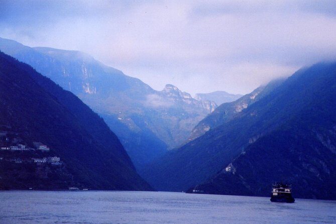 Yangtze River Cruise from Chongqing to Yichang Downstream in 4 Days 3 Nights - What Makes This Cruise Stand Out?