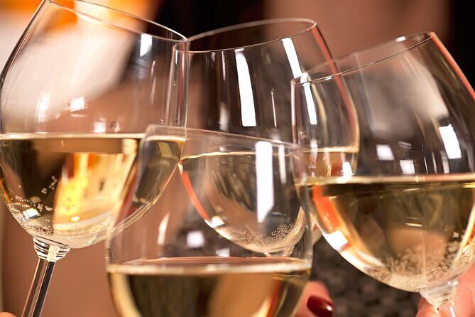 Yarra Valley Wine Tour inc lunch with a glass of wine, tastings and chocolate - The Sum Up