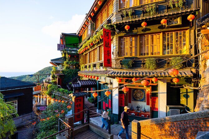 Yehliu, Golden Waterfall, Jiufen, Shifen Day Tour - Golden Waterfall & 13 Layers Ruins: A Mineral-Rich View