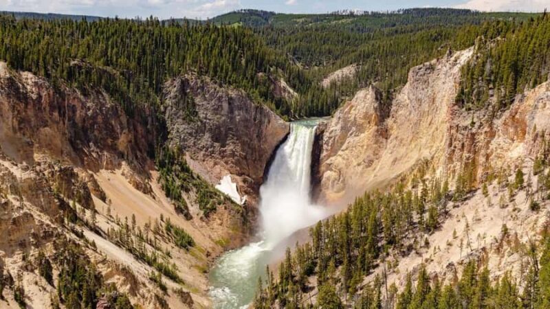 Yellowstone: Full-Day Private Guided Tour with Picnic Lunch - Key Points