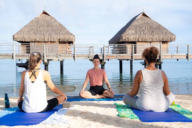 Yoga on the paradise beach of Manava Moorea - Yoga on the paradise beach of Manava Moorea