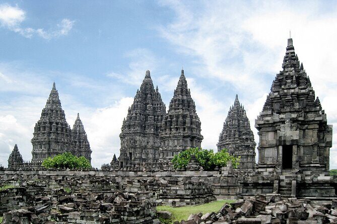 Yogyakarta-Bromo-Ijen Blue Fire-Bali, All Entrances Included. - Authenticity and Guides: Adding Depth to Your Journey